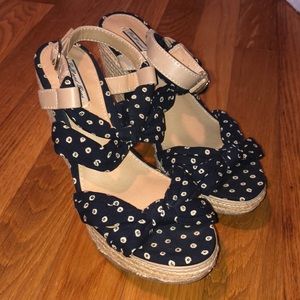 Vintage style navy blue wedges
